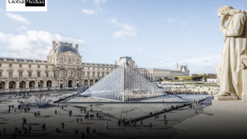 Paris’ Louvre Museum Closes After Robbers Flee With Jewellery: Report